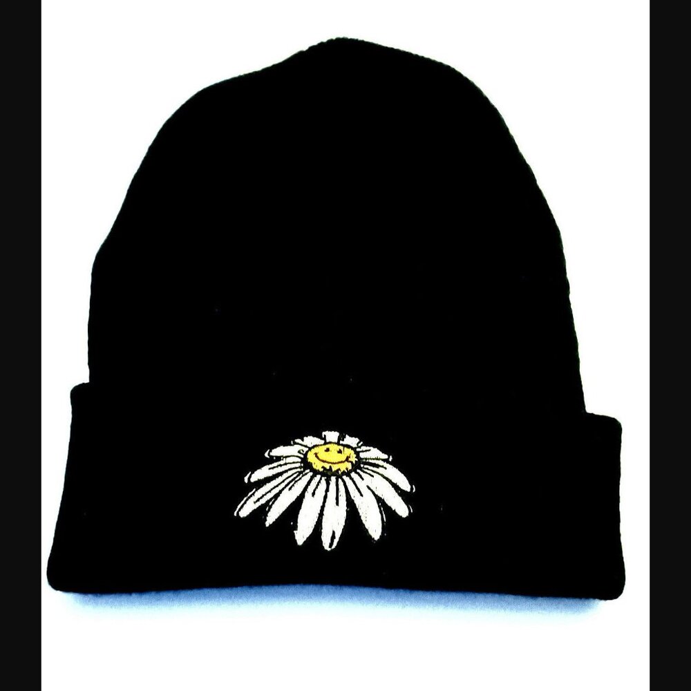 BSR Smileyx by Samii Ryan Black Daisy Beanie NWOT